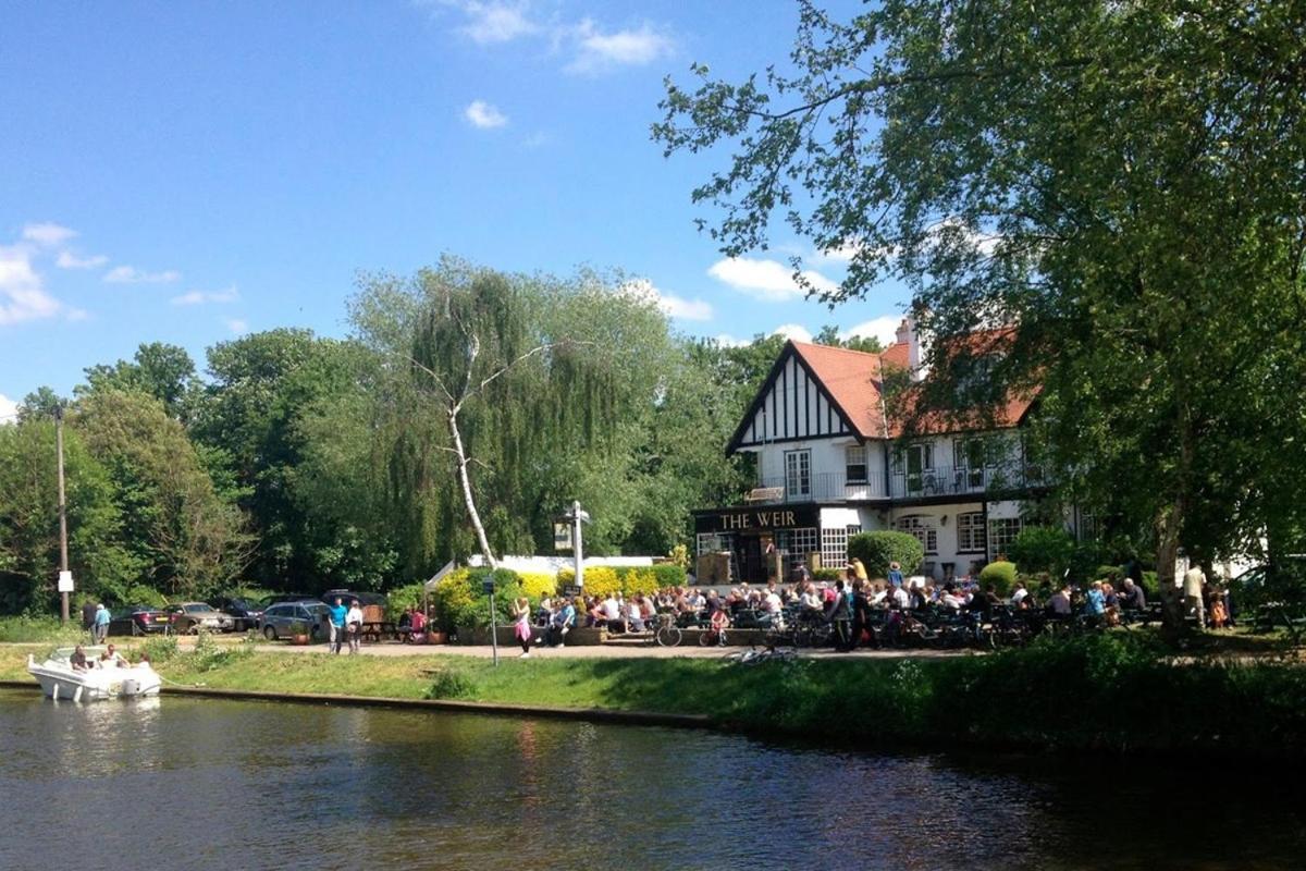The Weir Hotel Walton-on-Thames Exteriér fotografie