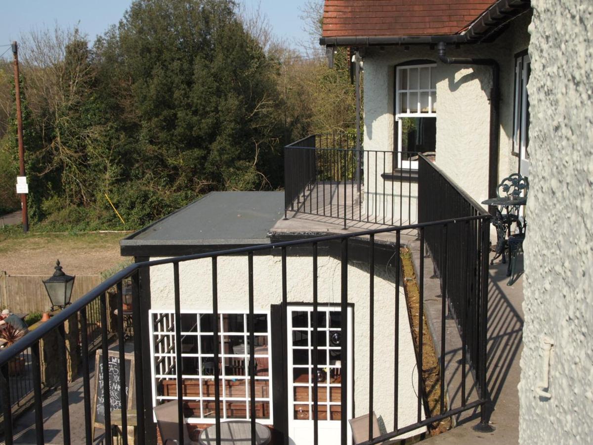 The Weir Hotel Walton-on-Thames Exteriér fotografie