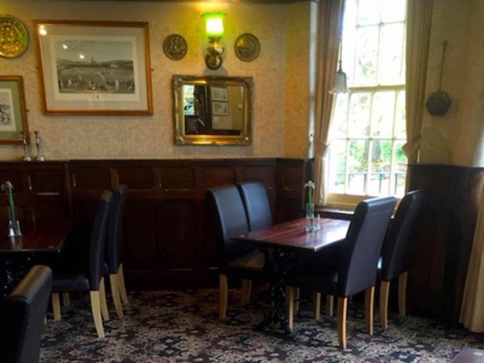 The Weir Hotel Walton-on-Thames Exteriér fotografie