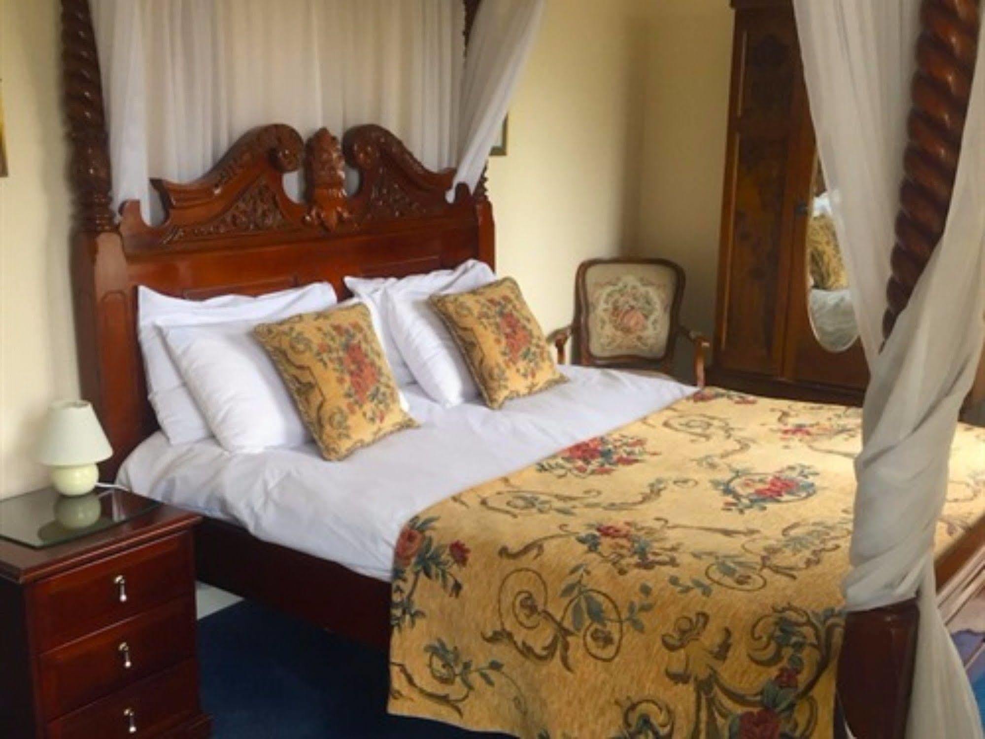 The Weir Hotel Walton-on-Thames Exteriér fotografie