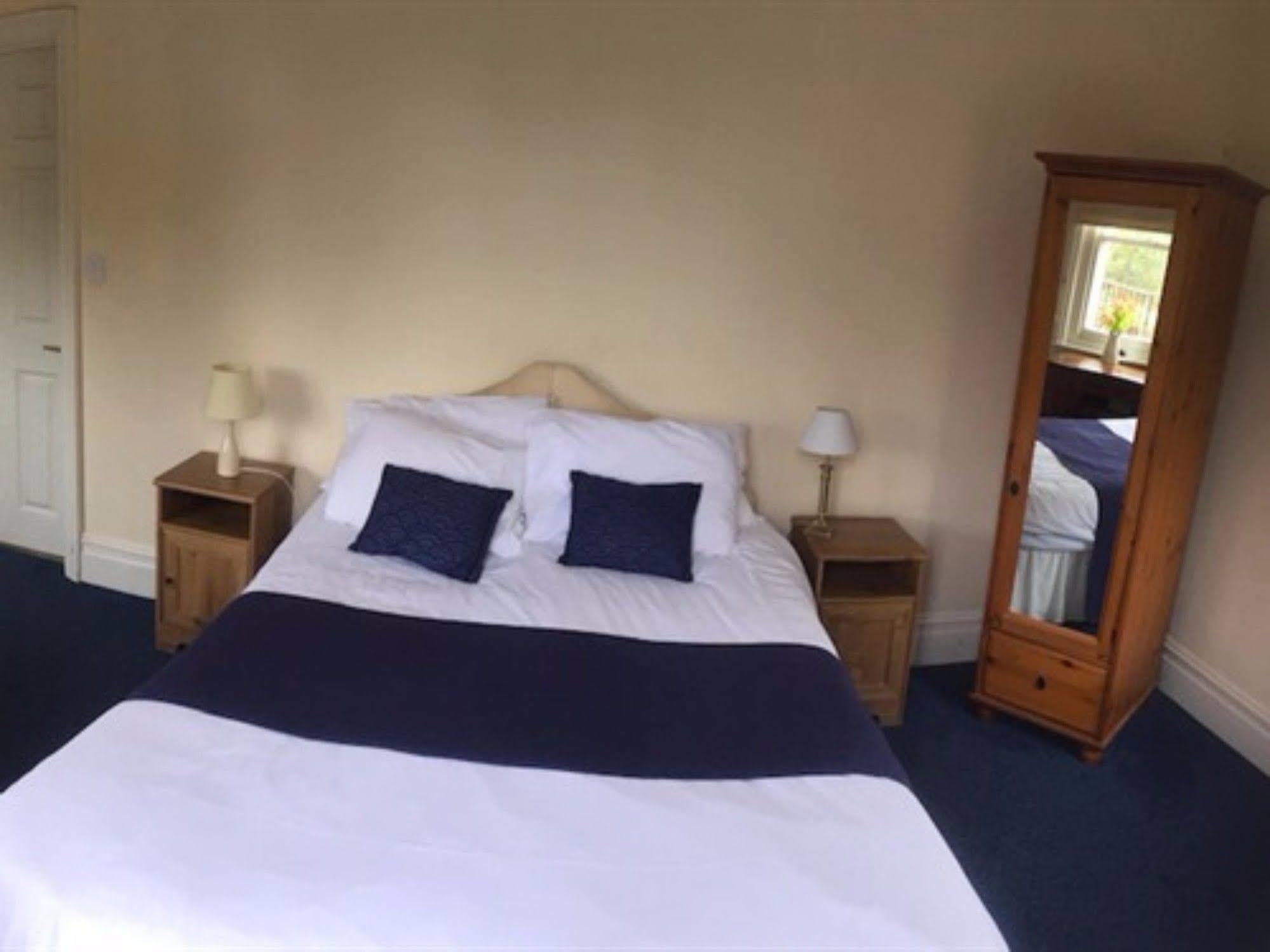 The Weir Hotel Walton-on-Thames Exteriér fotografie