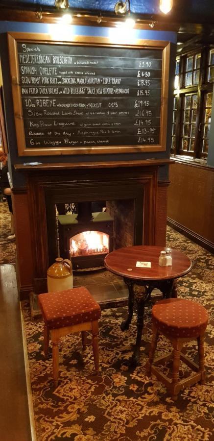 The Weir Hotel Walton-on-Thames Exteriér fotografie
