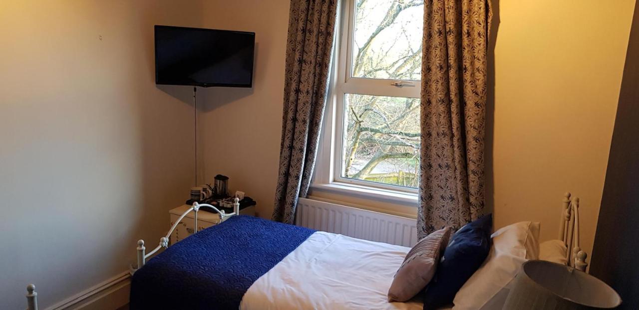The Weir Hotel Walton-on-Thames Exteriér fotografie