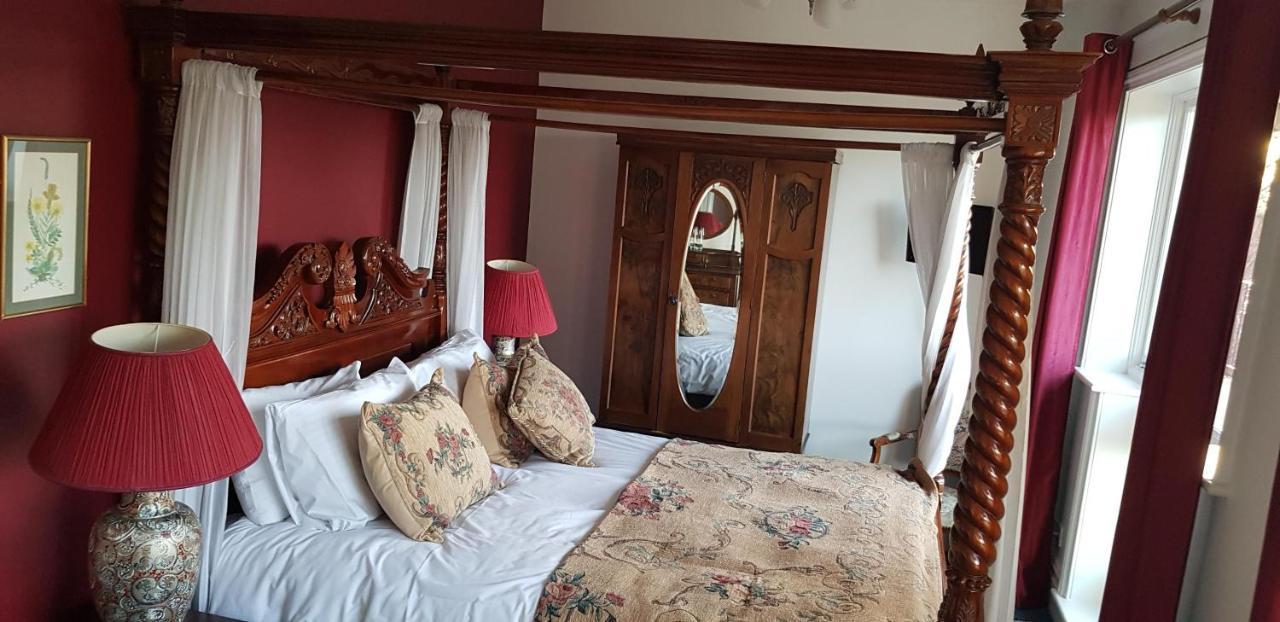 The Weir Hotel Walton-on-Thames Exteriér fotografie